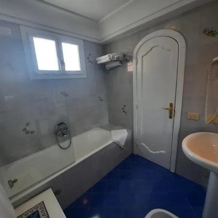 מלון La Tartana 3*